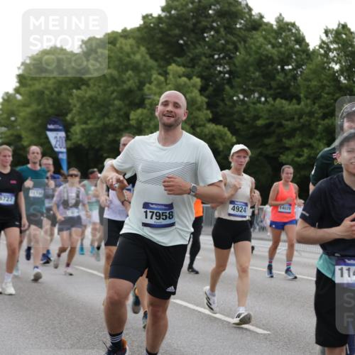 29.06.2025 - hella hamburg halbmarathon Jannik Wohlers http://msf.ph/oto/8255843 29.06.2025 10:31:43 Lombardsbrücke 1311, 1987, 2349, 2384, 2943, 3022, 3221, 3358, 3707, 3752, 3778, 3822, 4314, 4605, 4924, 5156, 5496, 5601, 5658, 5743, 6218, 6252, 7135, 7239, 7295, 7344, 7535, 7570, 7695, 7789, 7816, 8175, 8538, 9206, 10248, 10924, 11168, 11462, 12136, 12319, 12755, 12936, 13026, 13959, 13960, 14029, 14105, 14191, 14599, 15471, 16200, 17118, 17958, 18283, 18369, 18838, 18931 meine-sportfotos.de