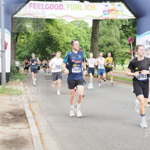 29.06.2025 - hella hamburg halbmarathon MichiJ http://msf.ph/oto/8255870 29.06.2025 10:29:24 Zwischen KM18-KM19 1677, 1912, 2797, 4303, 6429, 6771, 7774, 9540, 9640, 9711, 10783, 12292, 12895, 13457, 13667, 14899, 15493, 16201, 16347, 16580, 17486, 17971, 18412, 18802 meine-sportfotos.de