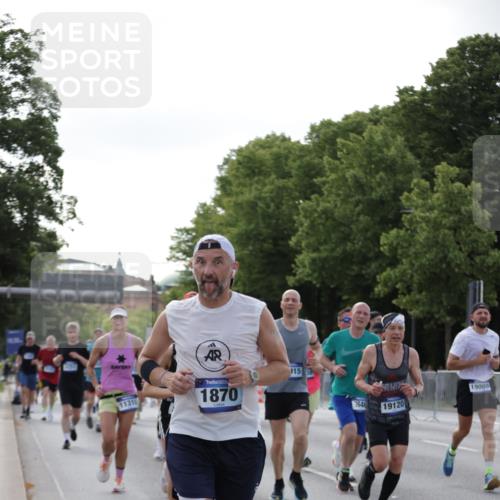 29.06.2025 - hella hamburg halbmarathon Jannik Wohlers http://msf.ph/oto/8255888 29.06.2025 09:57:29 Lombardsbrücke 1094, 1258, 1320, 1321, 1335, 1563, 1870, 2397, 2448, 2612, 2946, 3058, 3091, 3114, 3251, 5032, 5305, 5672, 5775, 6355, 6356, 6569, 6580, 6585, 6628, 6776, 7065, 7134, 7478, 7594, 7646, 7952, 7973, 7976, 8176, 8973, 9065, 9163, 9214, 9227, 9739, 9835, 10860, 11208, 11310, 11757, 11832, 12155, 12224, 12662, 12961, 13047, 14300, 14638, 14865, 14914, 15061, 15125, 15134, 15169, 15395, 15426, 15496, 15712, 15915, 16008, 16009, 16039, 16320, 16750, 16980, 17530 meine-sportfotos.de