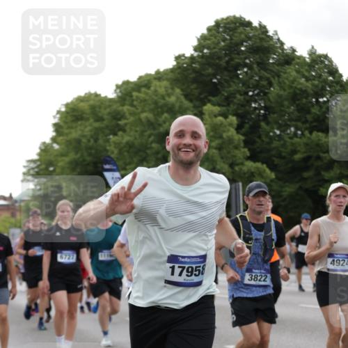 29.06.2025 - hella hamburg halbmarathon Jannik Wohlers http://msf.ph/oto/8255913 29.06.2025 10:31:44 Lombardsbrücke 1311, 1987, 2349, 2943, 3022, 3358, 3707, 3752, 3778, 3822, 4314, 4365, 4605, 4924, 5496, 5601, 5658, 5743, 6218, 6252, 7135, 7239, 7295, 7344, 7535, 7570, 7695, 7789, 7816, 8175, 8538, 9206, 10248, 10924, 11168, 11462, 12136, 12319, 12755, 12936, 13026, 13959, 13960, 14029, 14099, 14105, 14191, 14599, 15471, 15987, 16200, 17958, 18369, 18931 meine-sportfotos.de