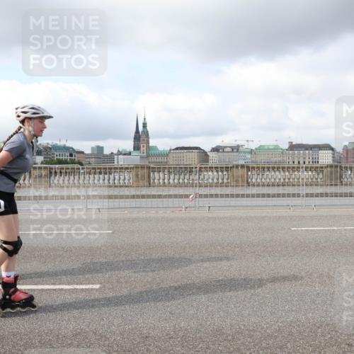 29.06.2025 - hella hamburg halbmarathon Lena Gebhardt http://msf.ph/oto/8255920 29.06.2025 09:03:19 Lombardsbrücke  meine-sportfotos.de