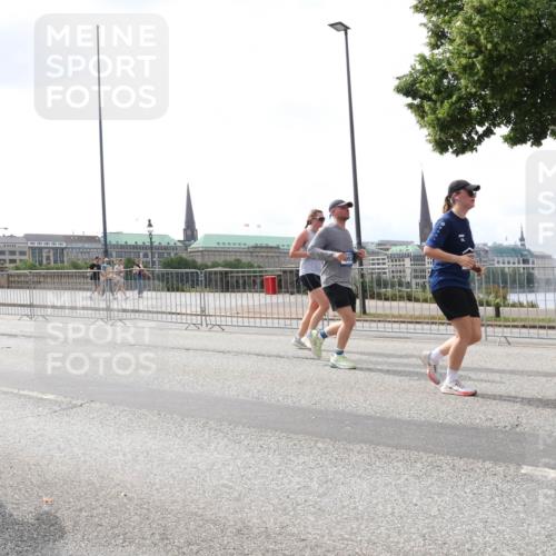 29.06.2025 - hella hamburg halbmarathon Lena Gebhardt http://msf.ph/oto/8256110 29.06.2025 10:45:51 Lombardsbrücke 1004, 1033, 1060, 1085, 1100, 1104, 1421, 1426, 1555, 1713, 1854, 1867, 1868, 1983, 2008, 2216, 2217, 2398, 2423, 2522, 2550, 2657, 2664, 2773, 2813, 2917, 2951, 2954, 2965, 2973, 3357, 3377, 4104, 4223, 4224, 4306, 4317, 4388, 4572, 5044, 5339, 5635, 5703, 5769, 5770, 5892, 6133, 6150, 6333, 6392, 6623, 6922, 7268, 7283, 7356, 7530, 7541, 7605, 7859, 7894, 8745, 9120, 9121, 9426, 9620, 10030, 10182, 10327, 10329, 10367, 10511, 11358, 11876 meine-sportfotos.de