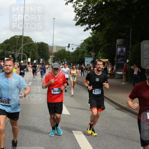29.06.2025 - hella hamburg halbmarathon Yannick Fuchs http://msf.ph/oto/8256136 29.06.2025 10:35:48 20KM 1136, 1631, 2579, 2797, 3618, 4205, 4303, 4380, 4871, 4893, 5387, 5709, 6550, 6771, 6901, 7378, 7432, 7774, 7796, 8122, 8358, 9358, 9547, 9640, 9659, 9711, 9755, 9885, 10375, 10783, 11062, 11765, 11922, 12292, 12385, 12434, 12895, 13268, 13457, 14555, 14661, 15247, 15351, 16816, 17032, 17100, 17720, 17834, 18045, 18049, 18412, 18442, 18491, 18573, 18802 meine-sportfotos.de
