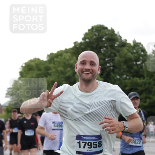 29.06.2025 - hella hamburg halbmarathon Jannik Wohlers http://msf.ph/oto/8256141 29.06.2025 10:31:44 Lombardsbrücke 1311, 1987, 2349, 2943, 3022, 3358, 3707, 3752, 3778, 3822, 4314, 4365, 4605, 4924, 5496, 5601, 5658, 5743, 6218, 6252, 7135, 7239, 7295, 7344, 7535, 7570, 7695, 7789, 7816, 8175, 8538, 9206, 10248, 10924, 11168, 11462, 12136, 12319, 12755, 12936, 13026, 13959, 13960, 14029, 14099, 14105, 14191, 14599, 15471, 15987, 16200, 17958, 18369, 18931 meine-sportfotos.de