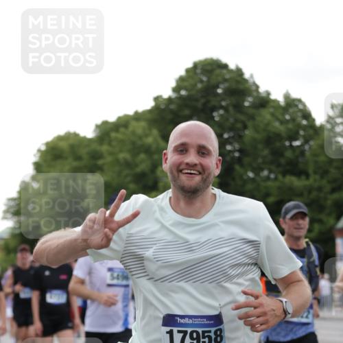 29.06.2025 - hella hamburg halbmarathon Jannik Wohlers http://msf.ph/oto/8256159 29.06.2025 10:31:44 Lombardsbrücke 1311, 1987, 2349, 2943, 3022, 3358, 3707, 3752, 3778, 3822, 4314, 4365, 4605, 4924, 5496, 5601, 5658, 5743, 6218, 6252, 7135, 7239, 7295, 7344, 7535, 7570, 7695, 7789, 7816, 8175, 8538, 9206, 10248, 10924, 11168, 11462, 12136, 12319, 12755, 12936, 13026, 13959, 13960, 14029, 14099, 14105, 14191, 14599, 15471, 15987, 16200, 17958, 18369, 18931 meine-sportfotos.de