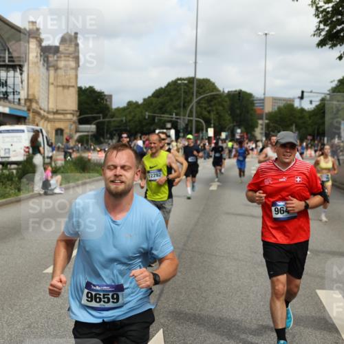 29.06.2025 - hella hamburg halbmarathon Yannick Fuchs http://msf.ph/oto/8256184 29.06.2025 10:35:49 20KM 1136, 1631, 2579, 2797, 3618, 4205, 4303, 4380, 4871, 4893, 5387, 5709, 6550, 6771, 6901, 7378, 7432, 7774, 7796, 8358, 9358, 9547, 9640, 9659, 9711, 9755, 9885, 10375, 10783, 11062, 11765, 11922, 12292, 12385, 12434, 12895, 13268, 13457, 14555, 14661, 15247, 15351, 16816, 17032, 17100, 17720, 17834, 18045, 18049, 18412, 18442, 18491, 18573, 18802 meine-sportfotos.de
