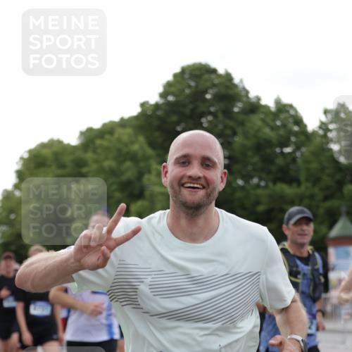 29.06.2025 - hella hamburg halbmarathon Jannik Wohlers http://msf.ph/oto/8256192 29.06.2025 10:31:44 Lombardsbrücke 1311, 1987, 2349, 2943, 3022, 3358, 3707, 3752, 3778, 3822, 4314, 4365, 4605, 4924, 5496, 5601, 5658, 5743, 6218, 6252, 7135, 7239, 7295, 7344, 7535, 7570, 7695, 7789, 7816, 8175, 8538, 9206, 10248, 10924, 11168, 11462, 12136, 12319, 12755, 12936, 13026, 13959, 13960, 14029, 14099, 14105, 14191, 14599, 15471, 15987, 16200, 17958, 18369, 18931 meine-sportfotos.de