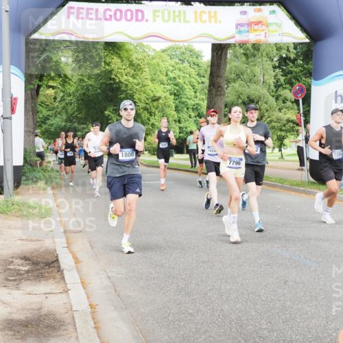 29.06.2025 - hella hamburg halbmarathon MichiJ http://msf.ph/oto/8256277 29.06.2025 10:29:26 Zwischen KM18-KM19 1677, 1800, 1912, 4303, 6152, 6429, 7284, 7774, 7796, 8122, 8966, 9540, 9711, 10783, 12895, 13457, 13667, 14899, 16201, 16249, 16347, 17486, 17971, 18412, 18802 meine-sportfotos.de