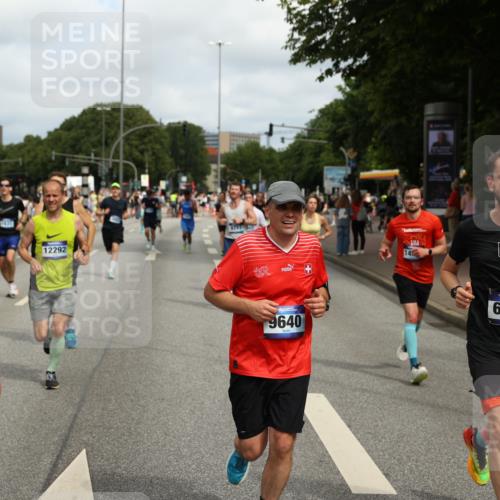 29.06.2025 - hella hamburg halbmarathon Yannick Fuchs http://msf.ph/oto/8256296 29.06.2025 10:35:49 20KM 1136, 1631, 2579, 2797, 3618, 4205, 4303, 4380, 4871, 4893, 5387, 5709, 6550, 6771, 6901, 7378, 7432, 7774, 7796, 8358, 9358, 9547, 9640, 9659, 9711, 9755, 9885, 10375, 10783, 11062, 11765, 11922, 12292, 12385, 12434, 12895, 13268, 13457, 14555, 14661, 15247, 15351, 16816, 17032, 17100, 17720, 17834, 18045, 18049, 18412, 18442, 18491, 18573, 18802 meine-sportfotos.de