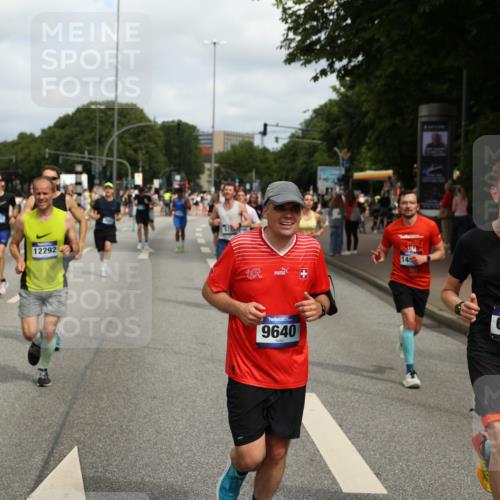 29.06.2025 - hella hamburg halbmarathon Yannick Fuchs http://msf.ph/oto/8256326 29.06.2025 10:35:49 20KM 1136, 1631, 2579, 2797, 3618, 4205, 4303, 4380, 4871, 4893, 5387, 5709, 6550, 6771, 6901, 7378, 7432, 7774, 7796, 8358, 9358, 9547, 9640, 9659, 9711, 9755, 9885, 10375, 10783, 11062, 11765, 11922, 12292, 12385, 12434, 12895, 13268, 13457, 14555, 14661, 15247, 15351, 16816, 17032, 17100, 17720, 17834, 18045, 18049, 18412, 18442, 18491, 18573, 18802 meine-sportfotos.de