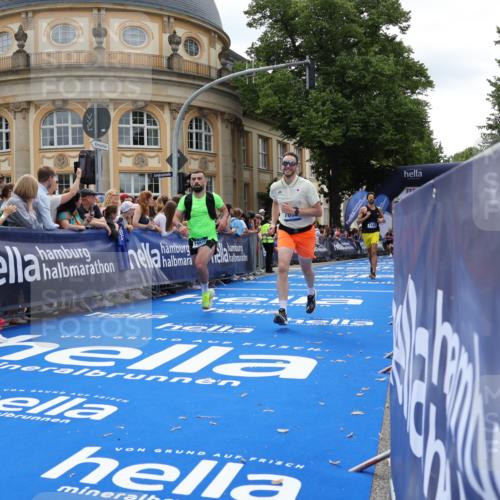 29.06.2025 - hella hamburg halbmarathon Strokosch-Dieckow http://msf.ph/oto/8256337 29.06.2025 10:41:54 Ziel 1169, 5690, 6593, 7092, 7363, 8694, 10415, 11765, 12292, 13196, 15521, 15846, 15935, 16507, 17926, 18920, 19046 meine-sportfotos.de
