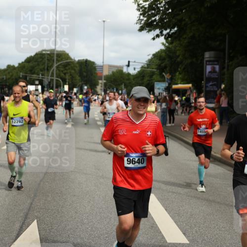 29.06.2025 - hella hamburg halbmarathon Yannick Fuchs http://msf.ph/oto/8256338 29.06.2025 10:35:49 20KM 1136, 1631, 2579, 2797, 3618, 4205, 4303, 4380, 4871, 4893, 5387, 5709, 6550, 6771, 6901, 7378, 7432, 7774, 7796, 8358, 9358, 9547, 9640, 9659, 9711, 9755, 9885, 10375, 10783, 11062, 11765, 11922, 12292, 12385, 12434, 12895, 13268, 13457, 14555, 14661, 15247, 15351, 16816, 17032, 17100, 17720, 17834, 18045, 18049, 18412, 18442, 18491, 18573, 18802 meine-sportfotos.de