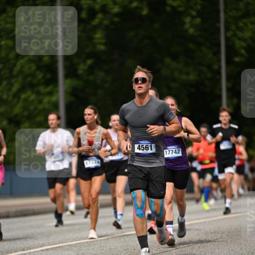 29.06.2025 - hella hamburg halbmarathon Dr. Thomas Lammeyer http://msf.ph/oto/8256343 29.06.2025 10:35:05 Kennedybrücke 1059, 1472, 1773, 2097, 2414, 2505, 2569, 2754, 2755, 2914, 3131, 3443, 4561, 4817, 5437, 5943, 6057, 6195, 6546, 6616, 6620, 6725, 6787, 7351, 7604, 7772, 8050, 8792, 9576, 9937, 10989 meine-sportfotos.de