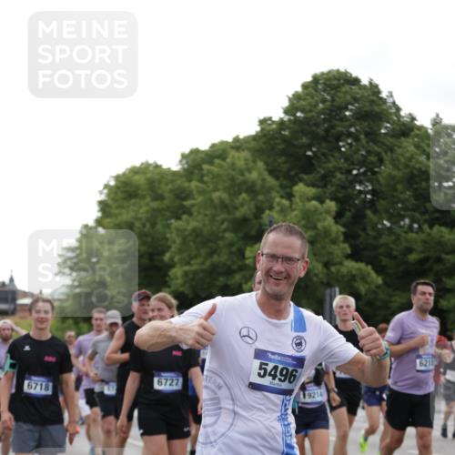 29.06.2025 - hella hamburg halbmarathon Jannik Wohlers http://msf.ph/oto/8256362 29.06.2025 10:31:45 Lombardsbrücke 1311, 1987, 2349, 2943, 3022, 3707, 3752, 3778, 3822, 4314, 4365, 4605, 4924, 5496, 5601, 5658, 5743, 6218, 6252, 7135, 7239, 7295, 7344, 7535, 7570, 7695, 7789, 7816, 8175, 8538, 9125, 9206, 10248, 10924, 11168, 11462, 12136, 12319, 12755, 12936, 13026, 13959, 13960, 14029, 14099, 14105, 14191, 14494, 14599, 15471, 15987, 16200, 17958, 18369, 18931 meine-sportfotos.de