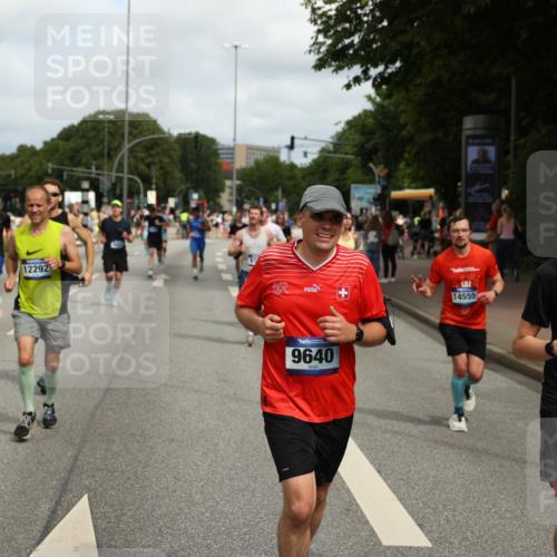 29.06.2025 - hella hamburg halbmarathon Yannick Fuchs http://msf.ph/oto/8256368 29.06.2025 10:35:49 20KM 1136, 1631, 2579, 2797, 3618, 4205, 4303, 4380, 4871, 4893, 5387, 5709, 6550, 6771, 6901, 7378, 7432, 7774, 7796, 8358, 9358, 9547, 9640, 9659, 9711, 9755, 9885, 10375, 10783, 11062, 11765, 11922, 12292, 12385, 12434, 12895, 13268, 13457, 14555, 14661, 15247, 15351, 16816, 17032, 17100, 17720, 17834, 18045, 18049, 18412, 18442, 18491, 18573, 18802 meine-sportfotos.de