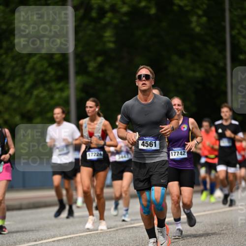 29.06.2025 - hella hamburg halbmarathon Dr. Thomas Lammeyer http://msf.ph/oto/8256392 29.06.2025 10:35:05 Kennedybrücke 1059, 1472, 1773, 2097, 2414, 2505, 2569, 2754, 2755, 2914, 3131, 3443, 4561, 4817, 5437, 5943, 6057, 6195, 6546, 6616, 6620, 6725, 6787, 7351, 7604, 7772, 8050, 8792, 9576, 9937, 10989 meine-sportfotos.de