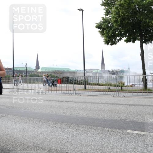 29.06.2025 - hella hamburg halbmarathon Lena Gebhardt http://msf.ph/oto/8256396 29.06.2025 10:34:21 Lombardsbrücke 1025, 1417, 1672, 1705, 1787, 2023, 2265, 2412, 2464, 2482, 2496, 2510, 2511, 2526, 2801, 2933, 3145, 3340, 3345, 3420, 3829, 3848, 4479, 4540, 4807, 4824, 4826, 5561, 5584, 5609, 5691, 6034, 6105, 6171, 6329, 6364, 6571, 6574, 7324, 7329, 7386, 7644, 7733, 8277, 8349, 8705, 8965, 9094, 9164, 9379, 9875, 10071, 10335, 10360, 10564, 10674, 11872, 13957, 16238, 16311, 16390, 16682, 16919, 17230, 18158, 18941 meine-sportfotos.de