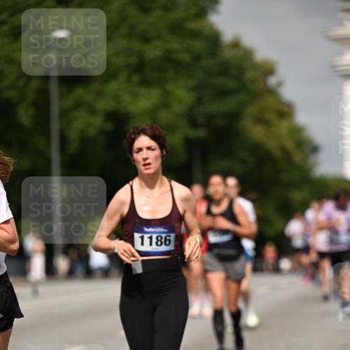 29.06.2025 - hella hamburg halbmarathon Dr. Thomas Lammeyer http://msf.ph/oto/8256426 29.06.2025 10:14:33 Kennedybrücke 1052, 1186, 1456, 5182, 5653, 5806, 7058, 8685, 9150, 9829 meine-sportfotos.de