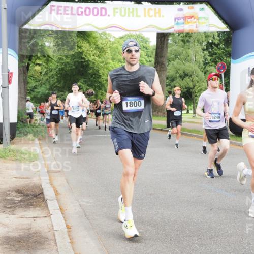 29.06.2025 - hella hamburg halbmarathon MichiJ http://msf.ph/oto/8256436 29.06.2025 10:29:27 Zwischen KM18-KM19 1677, 1800, 6152, 6429, 7284, 7774, 7796, 8122, 8966, 9540, 9711, 10783, 12385, 12895, 13667, 14899, 16201, 16249, 16347, 17486, 17724, 17971, 18412 meine-sportfotos.de