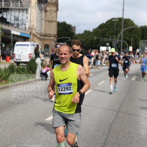 29.06.2025 - hella hamburg halbmarathon Yannick Fuchs http://msf.ph/oto/8256478 29.06.2025 10:35:50 20KM 1136, 1570, 1631, 2579, 2797, 3618, 4205, 4303, 4380, 4871, 4893, 5387, 5709, 6550, 6771, 6901, 7432, 7774, 7796, 8358, 9358, 9547, 9640, 9659, 9711, 9755, 9885, 10375, 10783, 11062, 11765, 11922, 12292, 12385, 12434, 12895, 13457, 14555, 14661, 15247, 15351, 16816, 17032, 17100, 17720, 17834, 18045, 18049, 18412, 18442, 18491, 18573, 18764, 18802 meine-sportfotos.de