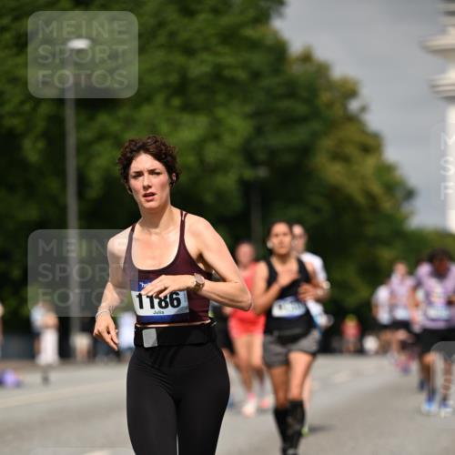 29.06.2025 - hella hamburg halbmarathon Dr. Thomas Lammeyer http://msf.ph/oto/8256482 29.06.2025 10:14:33 Kennedybrücke 1052, 1186, 1456, 5182, 5653, 5806, 7058, 8685, 9150, 9829 meine-sportfotos.de