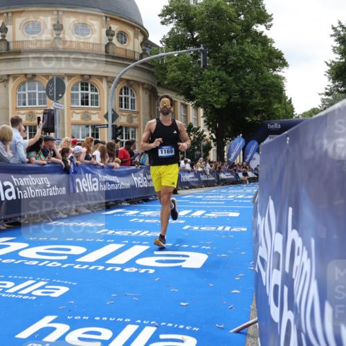29.06.2025 - hella hamburg halbmarathon Strokosch-Dieckow http://msf.ph/oto/8256489 29.06.2025 10:41:56 Ziel 1169, 5690, 6593, 7092, 7363, 8694, 11417, 12292, 13196, 15521, 15846, 16507, 17864, 17926, 18920, 19046 meine-sportfotos.de