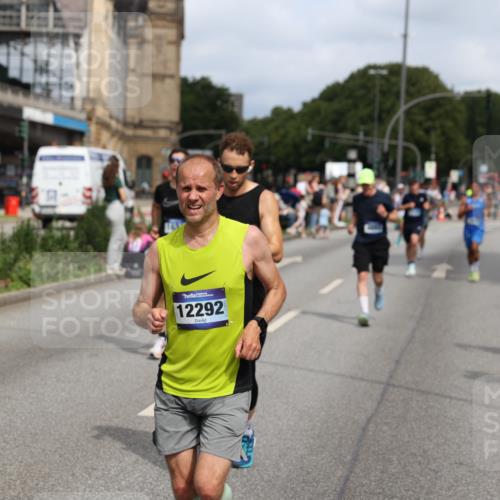 29.06.2025 - hella hamburg halbmarathon Yannick Fuchs http://msf.ph/oto/8256496 29.06.2025 10:35:50 20KM 1136, 1570, 1631, 2579, 2797, 3618, 4205, 4303, 4380, 4871, 4893, 5387, 5709, 6550, 6771, 6901, 7432, 7774, 7796, 8358, 9358, 9547, 9640, 9659, 9711, 9755, 9885, 10375, 10783, 11062, 11765, 11922, 12292, 12385, 12434, 12895, 13457, 14555, 14661, 15247, 15351, 16816, 17032, 17100, 17720, 17834, 18045, 18049, 18412, 18442, 18491, 18573, 18764, 18802 meine-sportfotos.de