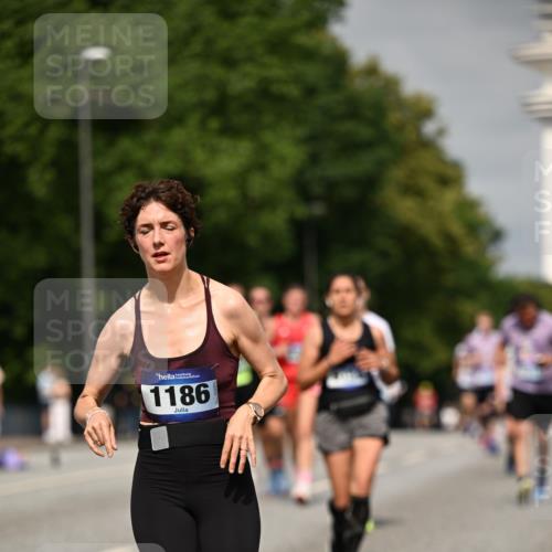 29.06.2025 - hella hamburg halbmarathon Dr. Thomas Lammeyer http://msf.ph/oto/8256505 29.06.2025 10:14:33 Kennedybrücke 1052, 1186, 1456, 5182, 5653, 5806, 7058, 8685, 9150, 9829 meine-sportfotos.de