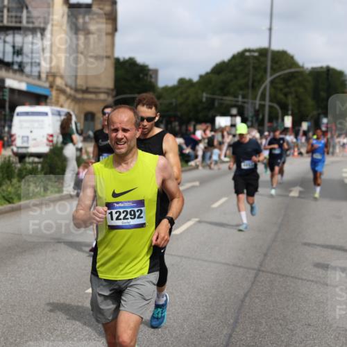 29.06.2025 - hella hamburg halbmarathon Yannick Fuchs http://msf.ph/oto/8256518 29.06.2025 10:35:50 20KM 1136, 1570, 1631, 2579, 2797, 3618, 4205, 4303, 4380, 4871, 4893, 5387, 5709, 6550, 6771, 6901, 7432, 7774, 7796, 8358, 9358, 9547, 9640, 9659, 9711, 9755, 9885, 10375, 10783, 11062, 11765, 11922, 12292, 12385, 12434, 12895, 13457, 14555, 14661, 15247, 15351, 16816, 17032, 17100, 17720, 17834, 18045, 18049, 18412, 18442, 18491, 18573, 18764, 18802 meine-sportfotos.de