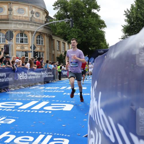 29.06.2025 - hella hamburg halbmarathon Strokosch-Dieckow http://msf.ph/oto/8256529 29.06.2025 10:41:59 Ziel 1169, 5690, 6593, 7363, 8694, 10216, 11417, 12098, 12292, 13196, 15846, 16507, 16677, 17864, 17926, 18920, 19046 meine-sportfotos.de