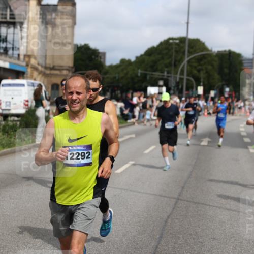 29.06.2025 - hella hamburg halbmarathon Yannick Fuchs http://msf.ph/oto/8256542 29.06.2025 10:35:51 20KM 1136, 1570, 1631, 2579, 2797, 3618, 4205, 4303, 4380, 4871, 4893, 5387, 5709, 6550, 6771, 6901, 7432, 7774, 7796, 8358, 9358, 9547, 9640, 9659, 9711, 9755, 9885, 10375, 10783, 11062, 11765, 11922, 12292, 12385, 12434, 12895, 13457, 14555, 14661, 15351, 16816, 17032, 17100, 17720, 17834, 18045, 18049, 18412, 18442, 18491, 18573, 18764, 18802 meine-sportfotos.de
