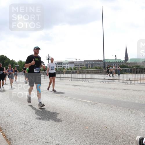 29.06.2025 - hella hamburg halbmarathon Lena Gebhardt http://msf.ph/oto/8256543 29.06.2025 10:45:52 Lombardsbrücke 1004, 1033, 1060, 1085, 1100, 1104, 1421, 1426, 1555, 1713, 1854, 1867, 1868, 1983, 2008, 2216, 2217, 2398, 2423, 2522, 2550, 2657, 2664, 2773, 2813, 2917, 2951, 2954, 2965, 2973, 3357, 3377, 4104, 4223, 4224, 4306, 4317, 4388, 4572, 5044, 5635, 5703, 5769, 5770, 5892, 6133, 6150, 6333, 6392, 6623, 6922, 7268, 7283, 7356, 7530, 7541, 7605, 7859, 7894, 8745, 9120, 9121, 9426, 9620, 10030, 10182, 10327, 10329, 10367, 10511, 11358, 11876 meine-sportfotos.de