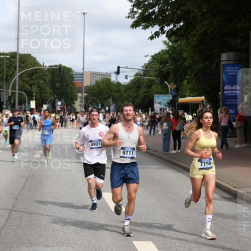 29.06.2025 - hella hamburg halbmarathon Yannick Fuchs http://msf.ph/oto/8256578 29.06.2025 10:35:51 20KM 1136, 1570, 1631, 2579, 2797, 3618, 4205, 4303, 4380, 4871, 4893, 5387, 5709, 6550, 6771, 6901, 7432, 7774, 7796, 8358, 9358, 9547, 9640, 9659, 9711, 9755, 9885, 10375, 10783, 11062, 11765, 11922, 12292, 12385, 12434, 12895, 13457, 14555, 14661, 15351, 16816, 17032, 17100, 17720, 17834, 18045, 18049, 18412, 18442, 18491, 18573, 18764, 18802 meine-sportfotos.de