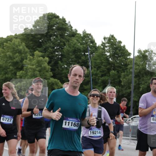 29.06.2025 - hella hamburg halbmarathon Jannik Wohlers http://msf.ph/oto/8256583 29.06.2025 10:31:46 Lombardsbrücke 1311, 1987, 2349, 2943, 3022, 3707, 3752, 3778, 3822, 4314, 4365, 4605, 4924, 5496, 5601, 5658, 5743, 6218, 6252, 7135, 7239, 7295, 7344, 7535, 7570, 7695, 7789, 7816, 8124, 8175, 8538, 8787, 9125, 9206, 10248, 10924, 11168, 11462, 11787, 12136, 12319, 12755, 12936, 13026, 13284, 13959, 13960, 14029, 14099, 14105, 14191, 14494, 14599, 15120, 15471, 15987, 16200, 17958, 18369, 18931 meine-sportfotos.de