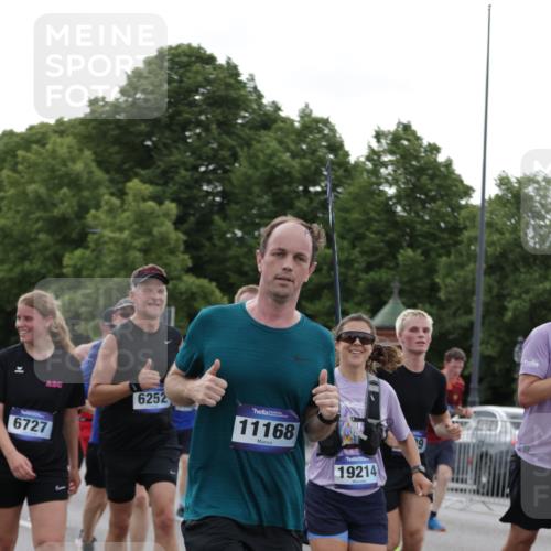 29.06.2025 - hella hamburg halbmarathon Jannik Wohlers http://msf.ph/oto/8256616 29.06.2025 10:31:46 Lombardsbrücke 1311, 1987, 2349, 2943, 3022, 3707, 3752, 3778, 3822, 4314, 4365, 4605, 4924, 5496, 5601, 5658, 5743, 6218, 6252, 7135, 7239, 7295, 7344, 7535, 7570, 7695, 7789, 7816, 8124, 8175, 8538, 8787, 9125, 9206, 10248, 10924, 11168, 11462, 11787, 12136, 12319, 12755, 12936, 13026, 13284, 13959, 13960, 14029, 14099, 14105, 14191, 14494, 14599, 15120, 15471, 15987, 16200, 17958, 18369, 18931 meine-sportfotos.de