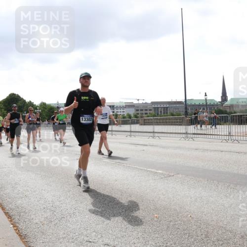 29.06.2025 - hella hamburg halbmarathon Lena Gebhardt http://msf.ph/oto/8256632 29.06.2025 10:45:52 Lombardsbrücke 1004, 1033, 1060, 1085, 1100, 1104, 1421, 1426, 1555, 1713, 1854, 1867, 1868, 1983, 2008, 2216, 2217, 2398, 2423, 2522, 2550, 2657, 2664, 2773, 2813, 2917, 2951, 2954, 2965, 2973, 3357, 3377, 4104, 4223, 4224, 4306, 4317, 4388, 4572, 5044, 5635, 5703, 5769, 5770, 5892, 6133, 6150, 6333, 6392, 6623, 6922, 7268, 7283, 7356, 7530, 7541, 7605, 7859, 7894, 8745, 9120, 9121, 9426, 9620, 10030, 10182, 10327, 10329, 10367, 10511, 11358, 11876 meine-sportfotos.de
