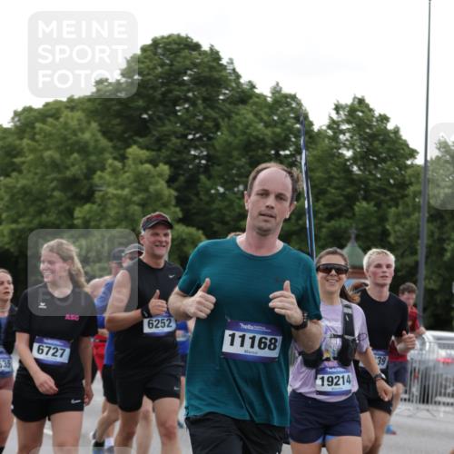 29.06.2025 - hella hamburg halbmarathon Jannik Wohlers http://msf.ph/oto/8256633 29.06.2025 10:31:46 Lombardsbrücke 1311, 1987, 2349, 2943, 3022, 3707, 3752, 3778, 3822, 4314, 4365, 4605, 4924, 5496, 5601, 5658, 5743, 6218, 6252, 7135, 7239, 7295, 7344, 7535, 7570, 7695, 7789, 7816, 8124, 8175, 8538, 8787, 9125, 9206, 10248, 10924, 11168, 11462, 11787, 12136, 12319, 12755, 12936, 13026, 13284, 13959, 13960, 14029, 14099, 14105, 14191, 14494, 14599, 15120, 15471, 15987, 16200, 17958, 18369, 18931 meine-sportfotos.de