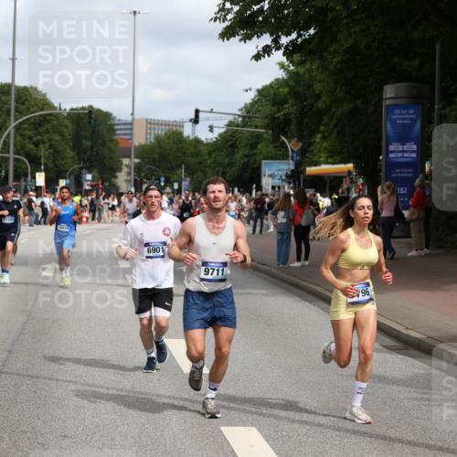 29.06.2025 - hella hamburg halbmarathon Yannick Fuchs http://msf.ph/oto/8256641 29.06.2025 10:35:51 20KM 1136, 1570, 1631, 2579, 2797, 3618, 4205, 4303, 4380, 4871, 4893, 5387, 5709, 6550, 6771, 6901, 7432, 7774, 7796, 8358, 9358, 9547, 9640, 9659, 9711, 9755, 9885, 10375, 10783, 11062, 11765, 11922, 12292, 12385, 12434, 12895, 13457, 14555, 14661, 15351, 16816, 17032, 17100, 17720, 17834, 18045, 18049, 18412, 18442, 18491, 18573, 18764, 18802 meine-sportfotos.de