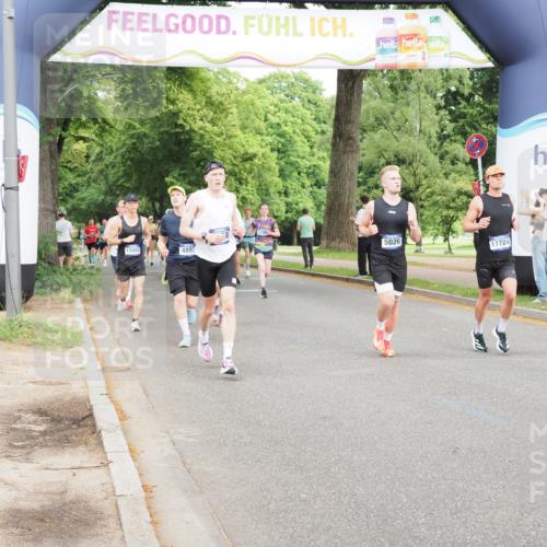 29.06.2025 - hella hamburg halbmarathon MichiJ http://msf.ph/oto/8256645 29.06.2025 10:29:28 Zwischen KM18-KM19 1677, 1800, 4205, 5026, 6152, 7284, 7796, 8122, 8966, 9540, 9711, 10783, 12385, 12895, 13483, 13667, 14899, 16249, 17486, 17724, 18412 meine-sportfotos.de