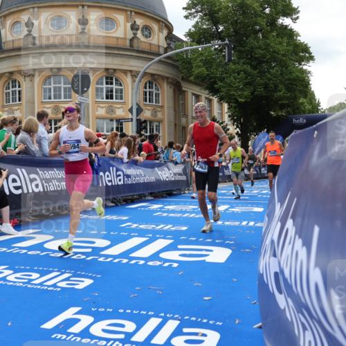 29.06.2025 - hella hamburg halbmarathon Strokosch-Dieckow http://msf.ph/oto/8256647 29.06.2025 10:42:01 Ziel 1441, 5690, 6593, 7363, 8694, 10216, 11417, 12098, 12292, 13196, 15846, 16507, 16677, 17864, 17926, 18920, 19046 meine-sportfotos.de