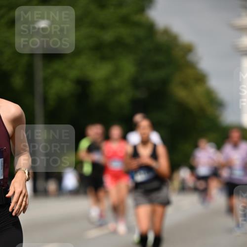 29.06.2025 - hella hamburg halbmarathon Dr. Thomas Lammeyer http://msf.ph/oto/8256659 29.06.2025 10:14:34 Kennedybrücke 1052, 1186, 1456, 1548, 1781, 5182, 5653, 5806, 7058, 8561, 8685, 9150, 9829 meine-sportfotos.de