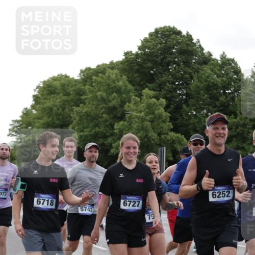 29.06.2025 - hella hamburg halbmarathon Jannik Wohlers http://msf.ph/oto/8256681 29.06.2025 10:31:47 Lombardsbrücke 1311, 1987, 2349, 2943, 3022, 3707, 3778, 3822, 4314, 4365, 4605, 4924, 5496, 5601, 5658, 5743, 6218, 6252, 7135, 7239, 7295, 7344, 7535, 7570, 7695, 7789, 8124, 8175, 8538, 8787, 9125, 9206, 10248, 10828, 10924, 11168, 11225, 11362, 11462, 11787, 12136, 12755, 12936, 13026, 13284, 13959, 13960, 14029, 14099, 14105, 14191, 14494, 14599, 15120, 15471, 15987, 16200, 17958, 18369, 18931 meine-sportfotos.de
