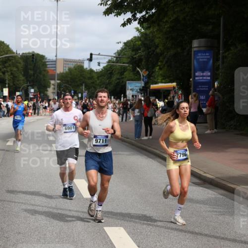 29.06.2025 - hella hamburg halbmarathon Yannick Fuchs http://msf.ph/oto/8256687 29.06.2025 10:35:51 20KM 1136, 1570, 1631, 2579, 2797, 3618, 4205, 4303, 4380, 4871, 4893, 5387, 5709, 6550, 6771, 6901, 7432, 7774, 7796, 8358, 9358, 9547, 9640, 9659, 9711, 9755, 9885, 10375, 10783, 11062, 11765, 11922, 12292, 12385, 12434, 12895, 13457, 14555, 14661, 15351, 16816, 17032, 17100, 17720, 17834, 18045, 18049, 18412, 18442, 18491, 18573, 18764, 18802 meine-sportfotos.de