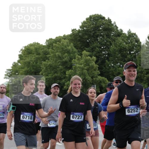 29.06.2025 - hella hamburg halbmarathon Jannik Wohlers http://msf.ph/oto/8256695 29.06.2025 10:31:47 Lombardsbrücke 1311, 1987, 2349, 2943, 3022, 3707, 3778, 3822, 4314, 4365, 4605, 4924, 5496, 5601, 5658, 5743, 6218, 6252, 7135, 7239, 7295, 7344, 7535, 7570, 7695, 7789, 8124, 8175, 8538, 8787, 9125, 9206, 10248, 10828, 10924, 11168, 11225, 11362, 11462, 11787, 12136, 12755, 12936, 13026, 13284, 13959, 13960, 14029, 14099, 14105, 14191, 14494, 14599, 15120, 15471, 15987, 16200, 17958, 18369, 18931 meine-sportfotos.de