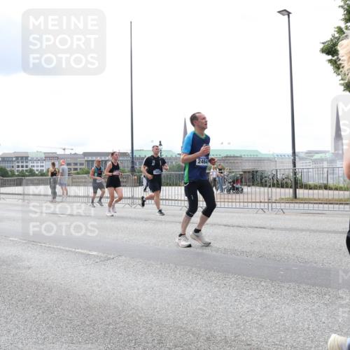29.06.2025 - hella hamburg halbmarathon Lena Gebhardt http://msf.ph/oto/8256709 29.06.2025 10:34:22 Lombardsbrücke 1025, 1417, 1672, 1705, 1787, 2023, 2265, 2412, 2464, 2482, 2496, 2510, 2511, 2526, 2801, 2933, 3145, 3340, 3345, 3420, 3829, 3848, 4479, 4540, 4807, 4824, 4826, 5561, 5584, 5609, 5691, 6034, 6105, 6171, 6329, 6364, 6571, 6574, 6843, 7324, 7329, 7386, 7644, 7733, 8277, 8349, 8705, 8965, 9164, 9379, 9448, 10335, 10360, 10564, 10674, 11872, 12164, 13957, 16238, 16311, 16390, 16682, 16919, 17230, 18158, 18941 meine-sportfotos.de