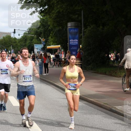 29.06.2025 - hella hamburg halbmarathon Yannick Fuchs http://msf.ph/oto/8256720 29.06.2025 10:35:51 20KM 1136, 1570, 1631, 2579, 2797, 3618, 4205, 4303, 4380, 4871, 4893, 5387, 5709, 6550, 6771, 6901, 7432, 7774, 7796, 8358, 9358, 9547, 9640, 9659, 9711, 9755, 9885, 10375, 10783, 11062, 11765, 11922, 12292, 12385, 12434, 12895, 13457, 14555, 14661, 15351, 16816, 17032, 17100, 17720, 17834, 18045, 18049, 18412, 18442, 18491, 18573, 18764, 18802 meine-sportfotos.de