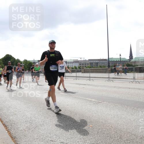 29.06.2025 - hella hamburg halbmarathon Lena Gebhardt http://msf.ph/oto/8256730 29.06.2025 10:45:52 Lombardsbrücke 1004, 1033, 1060, 1085, 1100, 1104, 1421, 1426, 1555, 1713, 1854, 1867, 1868, 1983, 2008, 2216, 2217, 2398, 2423, 2522, 2550, 2657, 2664, 2773, 2813, 2917, 2951, 2954, 2965, 2973, 3357, 3377, 4104, 4223, 4224, 4306, 4317, 4388, 4572, 5044, 5635, 5703, 5769, 5770, 5892, 6133, 6150, 6333, 6392, 6623, 6922, 7268, 7283, 7356, 7530, 7541, 7605, 7859, 7894, 8745, 9120, 9121, 9426, 9620, 10030, 10182, 10327, 10329, 10367, 10511, 11358, 11876 meine-sportfotos.de