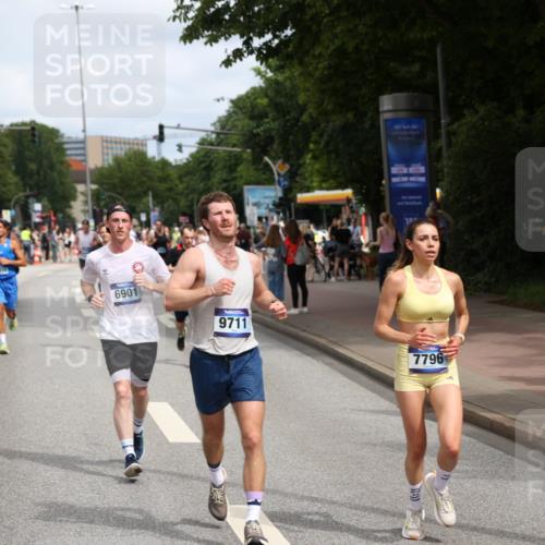 29.06.2025 - hella hamburg halbmarathon Yannick Fuchs http://msf.ph/oto/8256772 29.06.2025 10:35:52 20KM 1136, 1570, 1631, 2579, 2797, 3618, 4205, 4303, 4380, 4871, 4893, 5387, 5709, 6550, 6771, 6901, 7432, 7774, 7796, 8358, 9547, 9640, 9659, 9711, 9755, 9885, 10375, 10783, 10894, 11062, 11765, 11922, 12292, 12385, 12434, 12895, 13457, 14555, 14661, 14899, 15351, 16816, 17032, 17100, 17720, 17834, 18045, 18049, 18412, 18442, 18491, 18573, 18764, 18802 meine-sportfotos.de