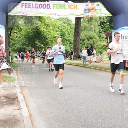 29.06.2025 - hella hamburg halbmarathon MichiJ http://msf.ph/oto/8256775 29.06.2025 10:52:51 Zwischen KM18-KM19 1355, 3994, 6572, 10067, 11416, 11887, 13566, 13625, 18732 meine-sportfotos.de