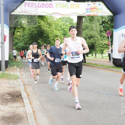 29.06.2025 - hella hamburg halbmarathon MichiJ http://msf.ph/oto/8256819 29.06.2025 10:29:30 Zwischen KM18-KM19 1677, 1800, 3618, 4205, 4893, 5026, 6152, 7284, 7796, 8122, 8358, 8966, 9540, 9711, 12385, 12895, 13268, 13483, 13667, 14899, 16249, 17486, 17724, 17834, 18412 meine-sportfotos.de